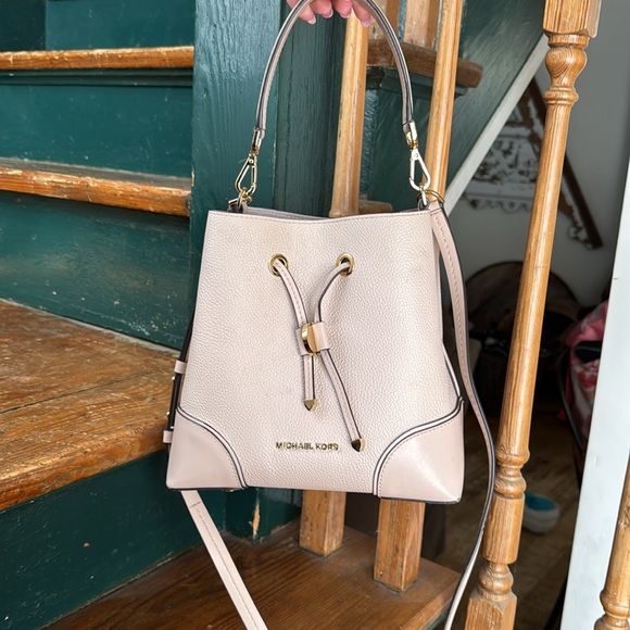 Michael Kors Pale Pink/Gold Bucket Bag - Picture 13 of 13